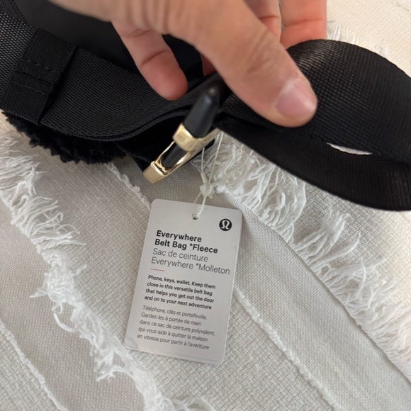 Lululemon Everywhere Belt Bag 1L Black *Fleece - NWT - Picture 7 of 12